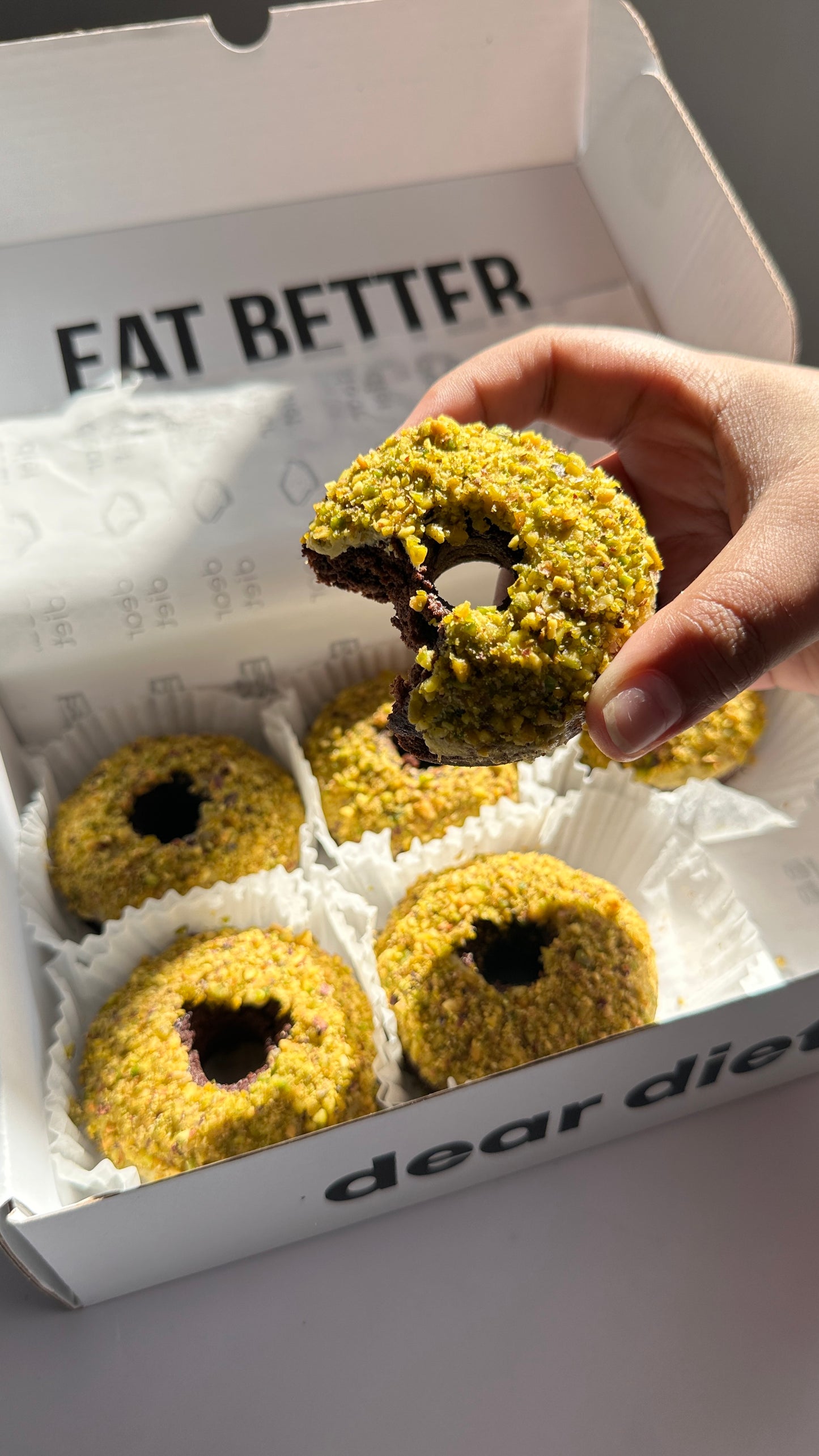 PROTEIN CHOCOLATE-PISTACHIO DONUTS